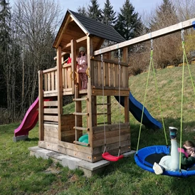 Wohnmobilstellplatz: Spielturm für Kids❤️🥰 - Wohnmobil und Wohnwagenstellplatz 20 min. von Therme Tropicana und Aquapulco, IKUNA und Zoo Schmiding entfernt 