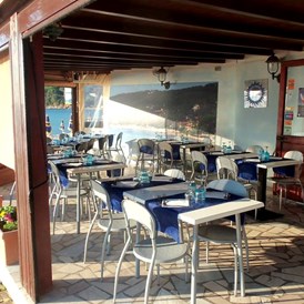 Wohnmobilstellplatz: Restaurantr direkt am Sandstrand - Centro Balneare La Perla "Elba In Camper"