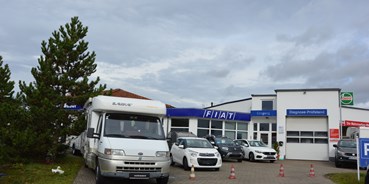 Reisemobilstellplatz - Wohnwagen erlaubt - Mihla - Ansicht Autohaus  - Fiat Autohaus Täuber 