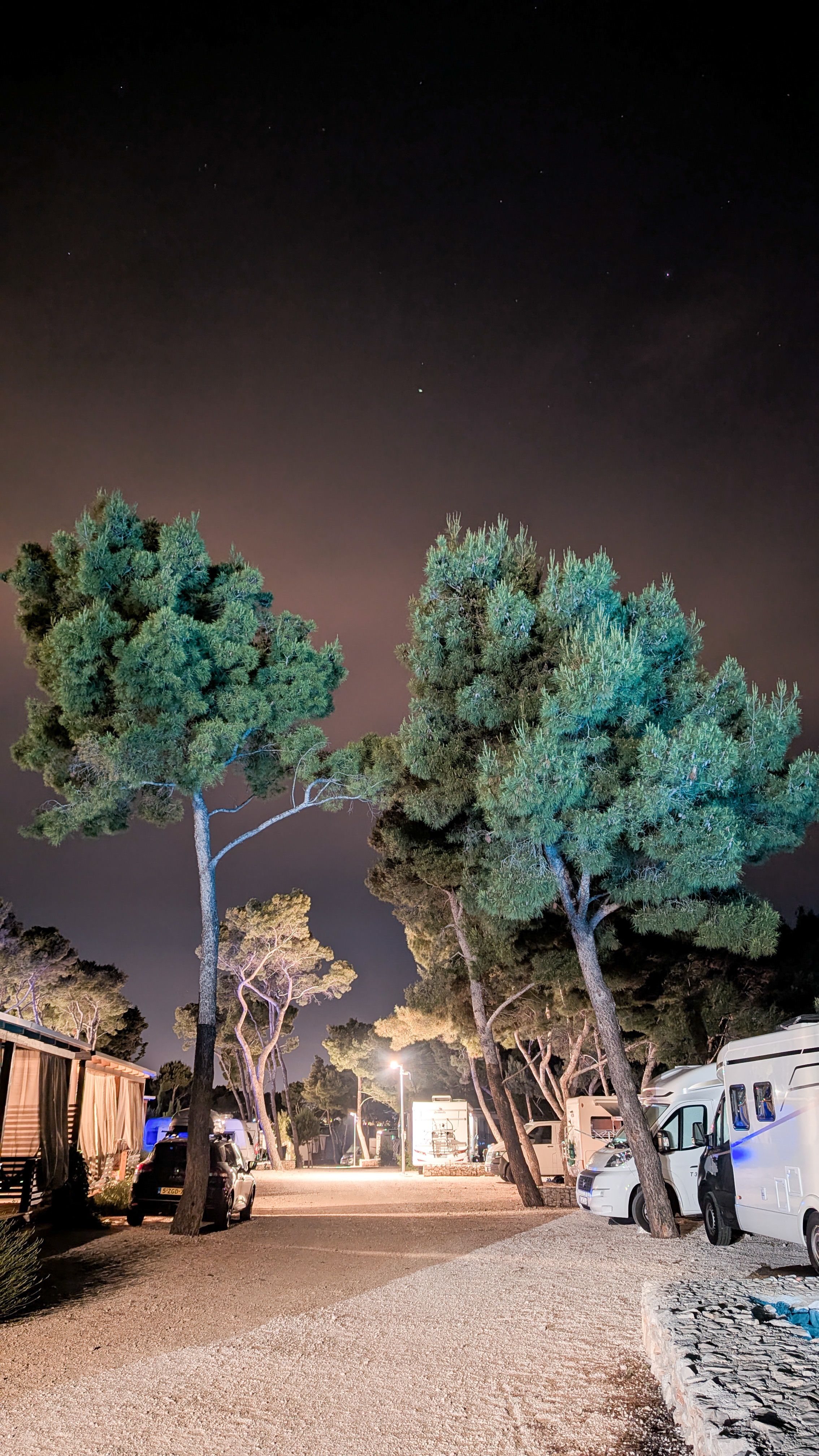 Wohnmobilstellplatz: campsite at night - Boutique Camping Bunja