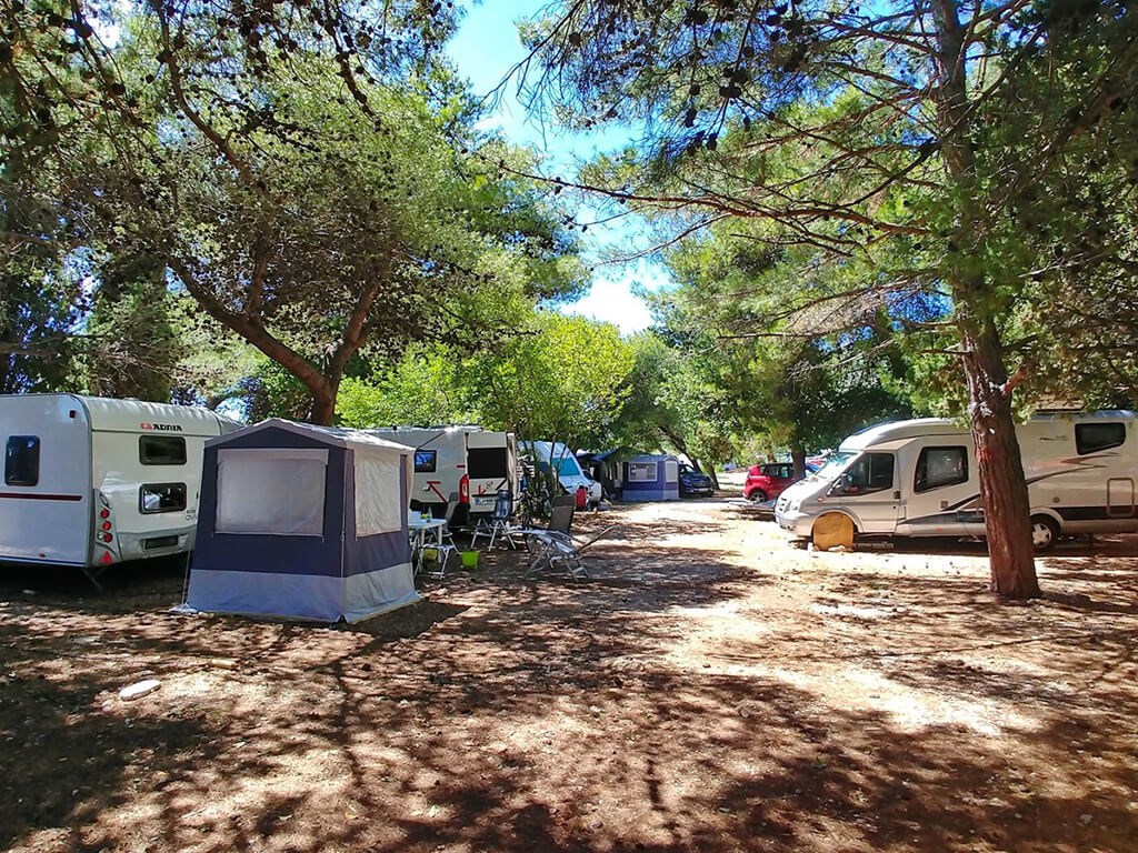 Wohnmobilstellplatz: Campingplatz Perna