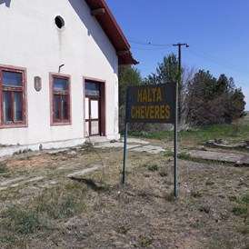 Wohnmobilstellplatz: Der Bahnhof ist ca. 10 min zu Fuss (siehe Karte) und bringt Sie für 5 Lei (ca. 1.20 Euro) ohne Parkplatzsorgen nach Timisoara - Timisoara (Chveresu Mare)