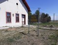 Wohnmobilstellplatz: Der Bahnhof ist ca. 10 min zu Fuss (siehe Karte) und bringt Sie für 5 Lei (ca. 1.20 Euro) ohne Parkplatzsorgen nach Timisoara - Timisoara (Chveresu Mare)
