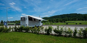 Reisemobilstellplatz - Wohnwagen erlaubt - Karlovy Vary - Stellplatz Hipodrom Holoubek Karlsbad - Stellplatz Hipodrom Holoubek