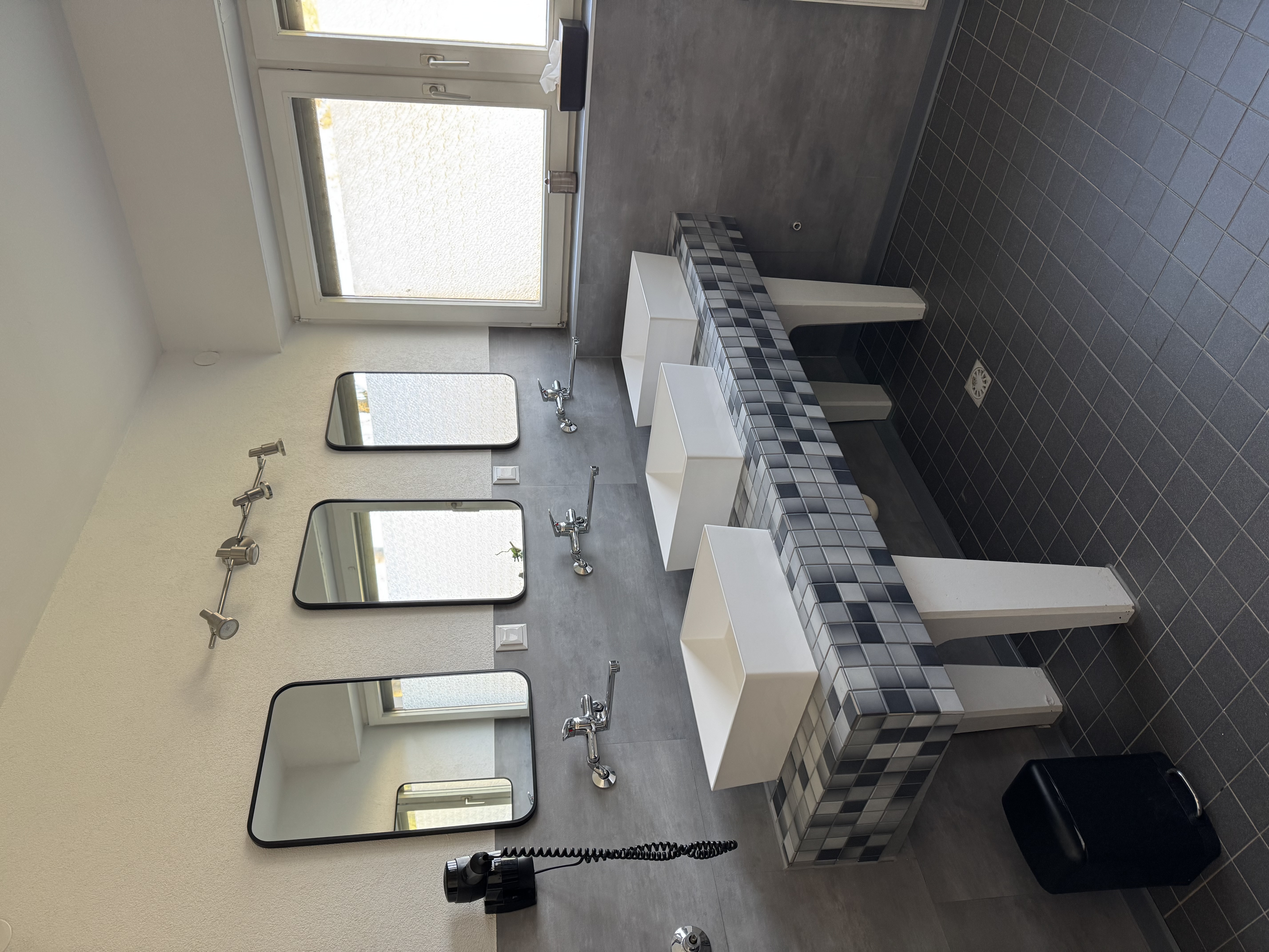 Wohnmobilstellplatz: 2025 renovierte Waschtische  - Campingplatz Wetzlar - Sanitär