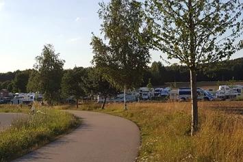 Wohnmobilstellplatz: Platz vom Wander-/Radweg zur Bastei aus - Reisemobil- und Caravanpark Bastei