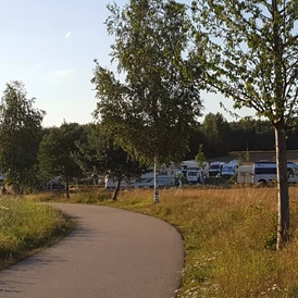 Wohnmobilstellplatz: Platz vom Wander-/Radweg zur Bastei aus - Reisemobil- und Caravanpark Bastei