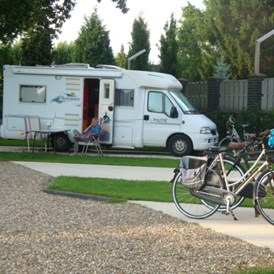 Wohnmobilstellplatz: Wohnmobilstellplatz - Camping  en Camperplaats Hitjesvijver
