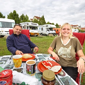 Wohnmobilstellplatz: Foto: Sebastian Schultz
Frühstück auf den Elbwiesen, direkt an der Elbe - Elbeparkplatz Riesa