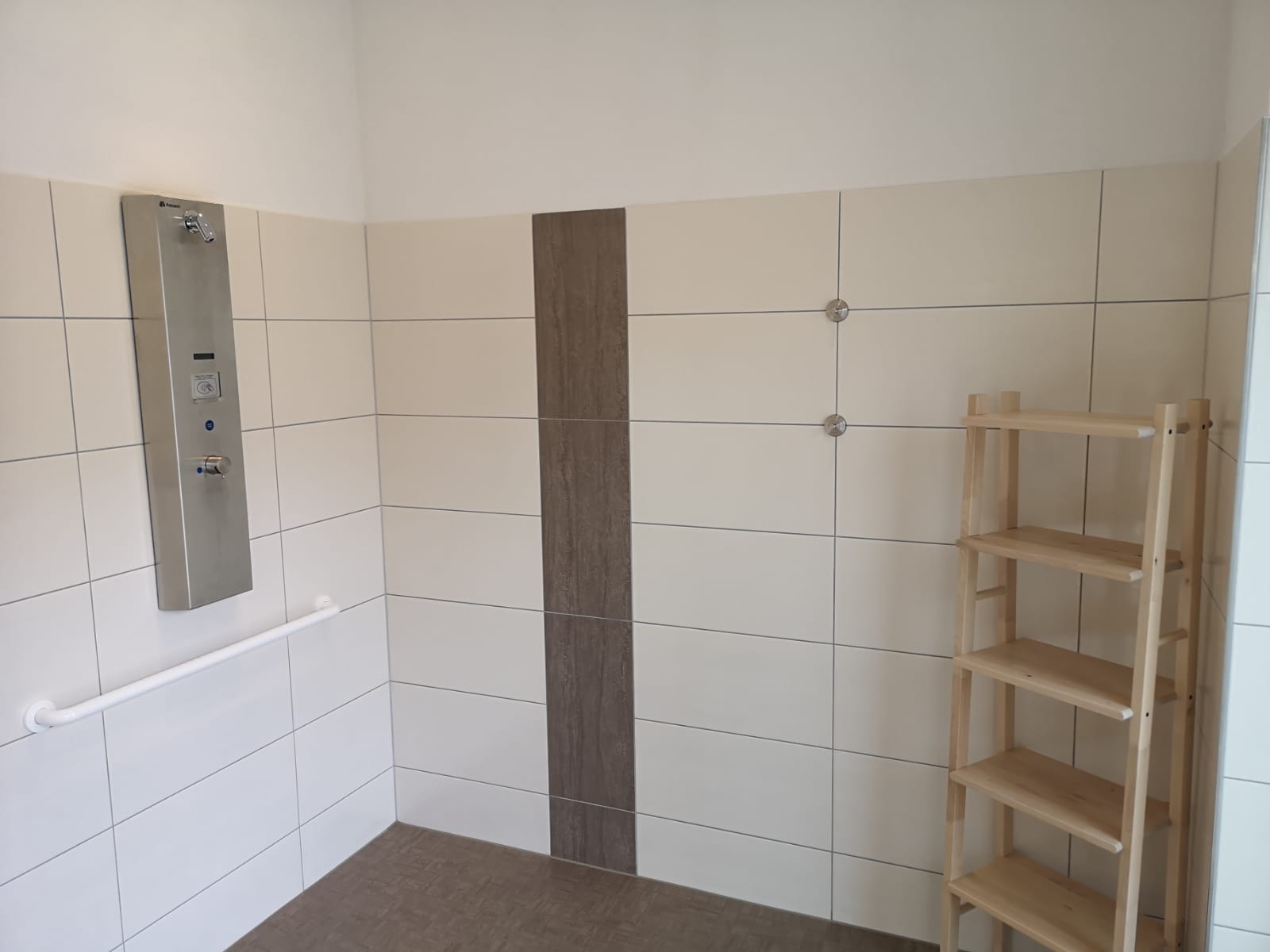 Reisemobilstellplatz: Die nutzung der Dusche muss über die Zugangskarte freigeschaltet werden. - Wohnmobilpark Vulkaneifel