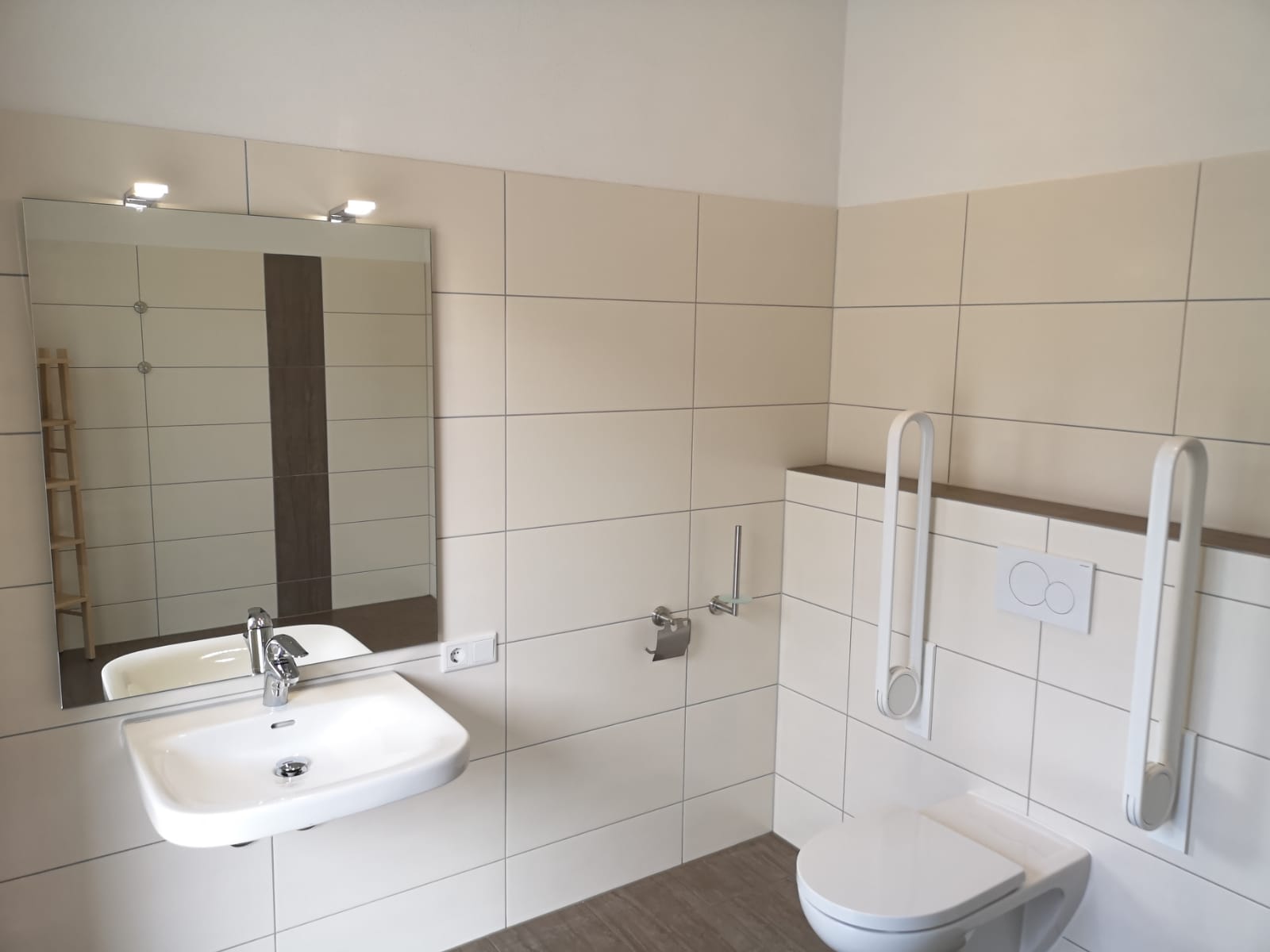 Reisemobilstellplatz: Unsere 3 WC/Duschräume sind alle barrierefrei - Wohnmobilpark Vulkaneifel