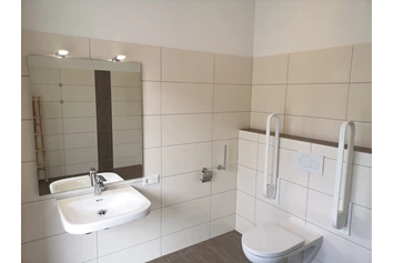 Wohnmobilstellplatz: Unsere 3 WC/Duschräume sind alle barrierefrei - Wohnmobilpark Vulkaneifel