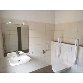 Wohnmobilstellplatz: Unsere 3 WC/Duschräume sind alle barrierefrei - Wohnmobilpark Vulkaneifel
