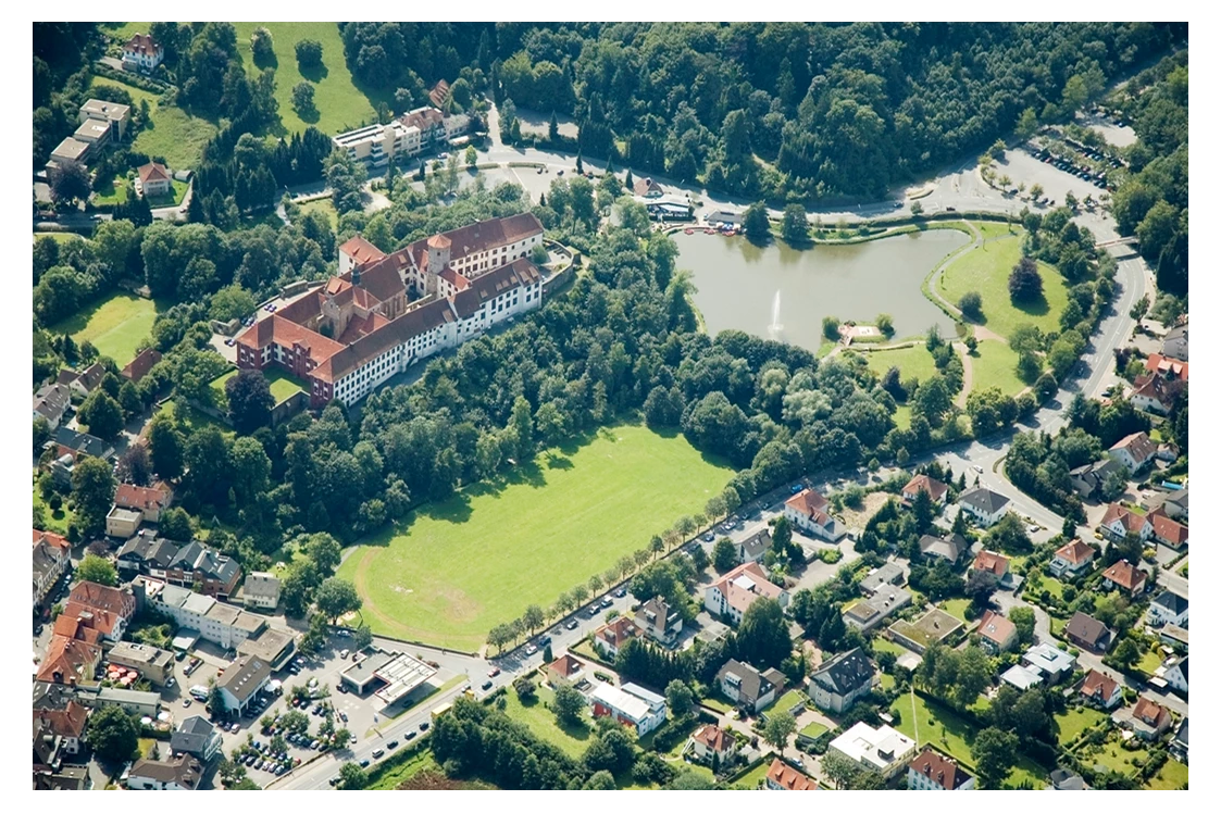 Wohnmobilstellplatz: Bad Iburg, Luftbild mit Schloss - Stellplatz am Charlottenburger Ring