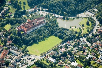 Wohnmobilstellplatz: Bad Iburg, Luftbild mit Schloss - Stellplatz am Charlottenburger Ring