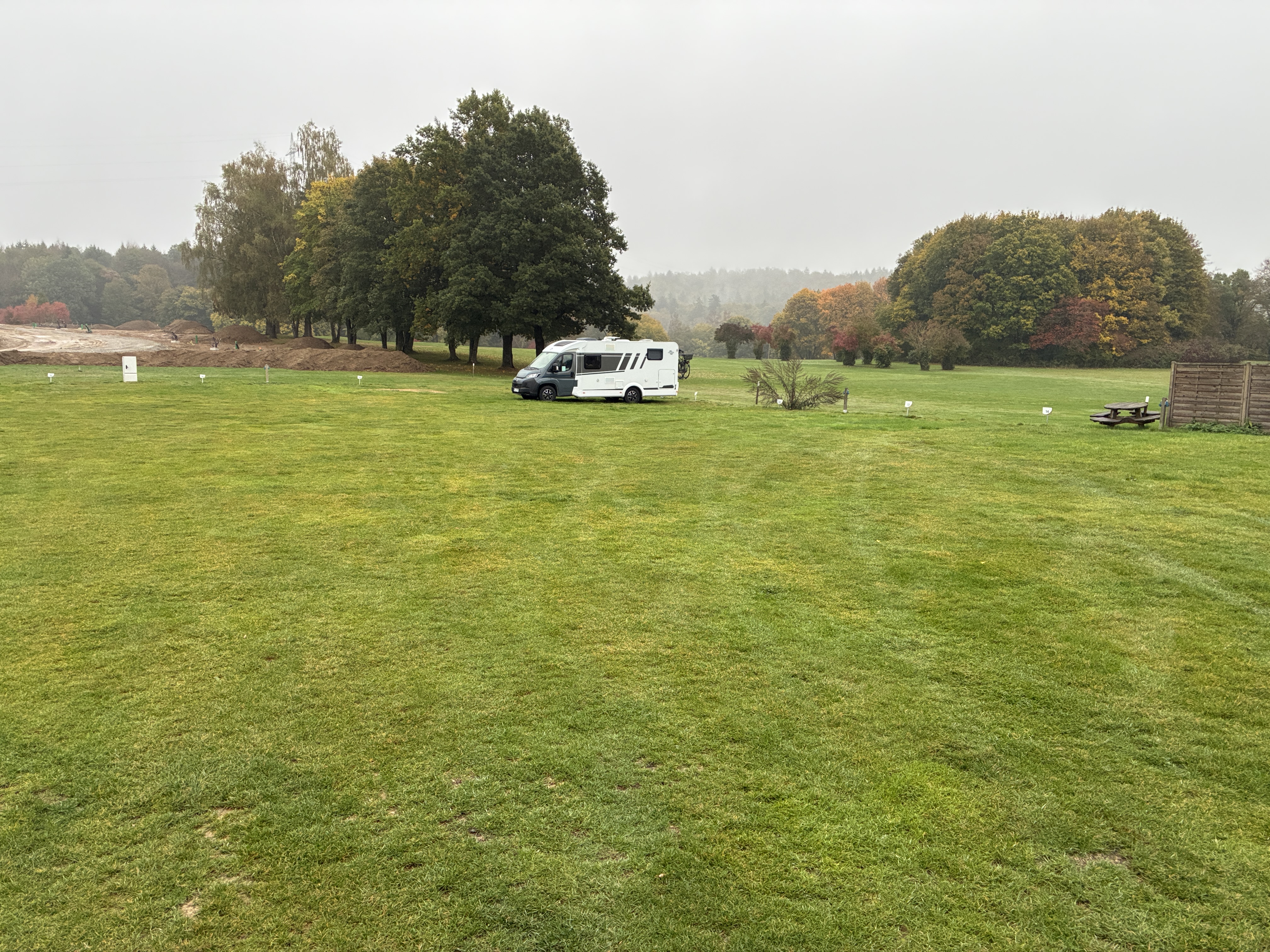 Wohnmobilstellplatz: Wiese mit Stellplätzen  - Stellplatz im Fürstlichen Golf- & Natur-Resort Bad Waldsee