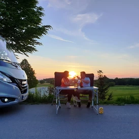 Wohnmobilstellplatz: Genießen Sie wunderschöne Sonnenuntergänge auf dem Stellplatz im Fürstlichen Golf- und Natur-Resort Bad Waldsee! - Stellplatz im Fürstlichen Golf- & Natur-Resort Bad Waldsee 