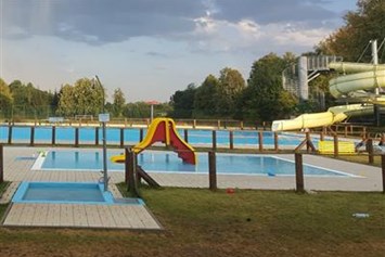 Wohnmobilstellplatz: Schwimmbad in Kralovice - Farma Janko