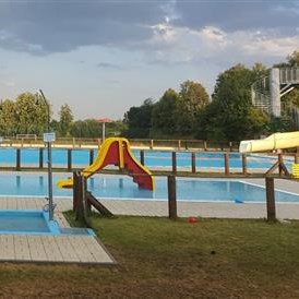 Wohnmobilstellplatz: Schwimmbad in Kralovice - Farma Janko
