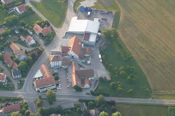 Wohnmobilstellplatz: von oben - Brauerei & Gasthof & Hotel Landwehr-Bräu