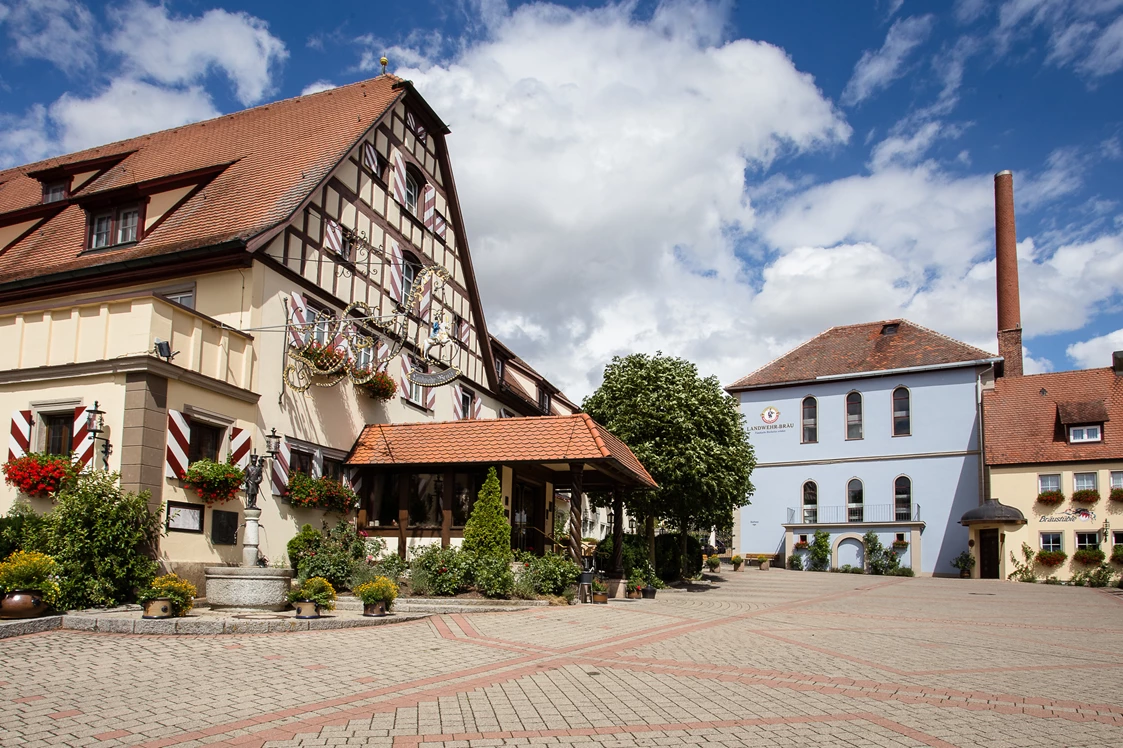 Wohnmobilstellplatz: Gasthof & Brauerei - Brauerei & Gasthof & Hotel Landwehr-Bräu