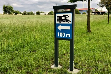 Wohnmobilstellplatz: Nur noch 100m 🌳😄 - Zur Platane Mohorn 