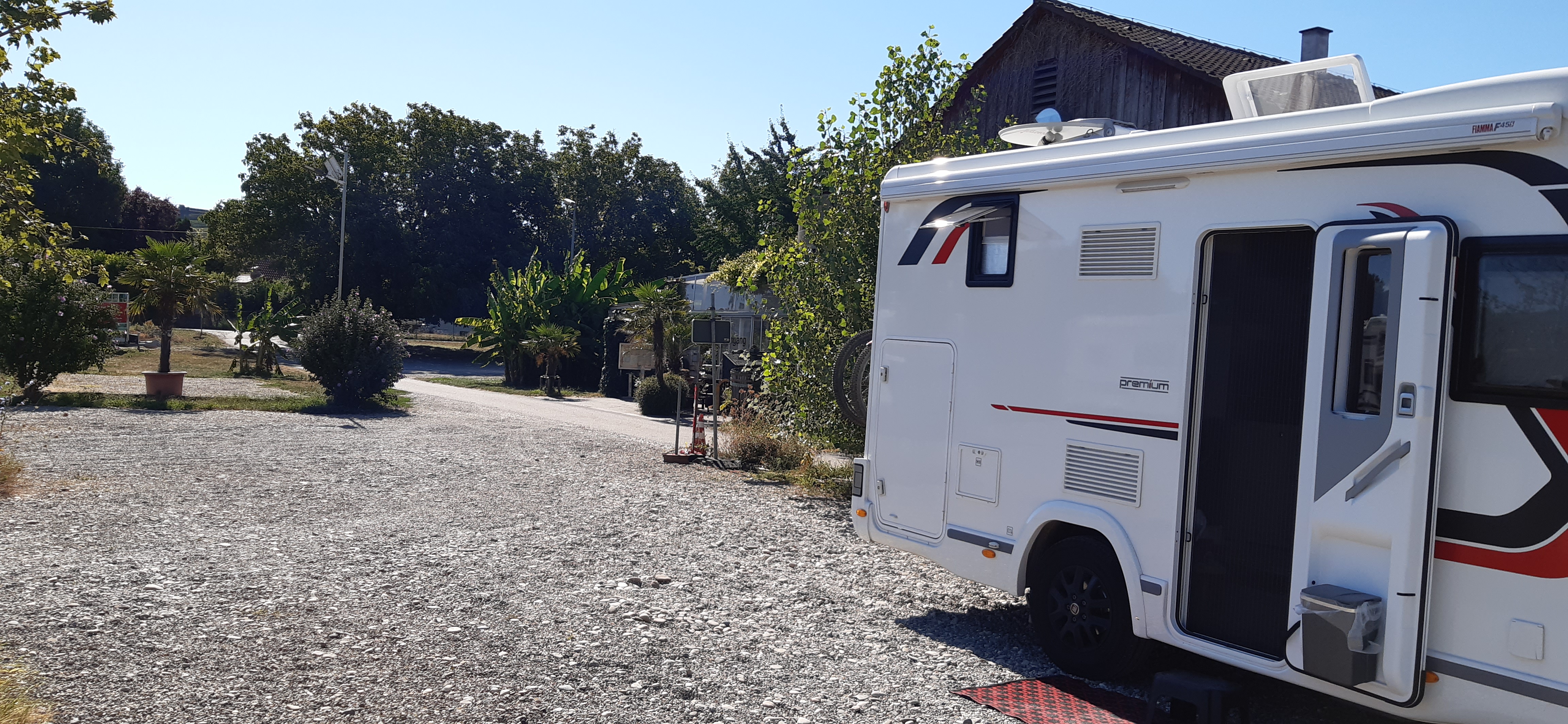 Reisemobilstellplatz: Wohnmobilstellplatz zur Scheune