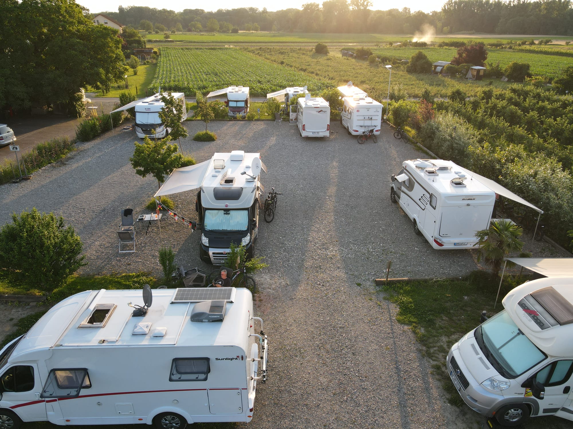 Wohnmobilstellplatz: Wohnmobilstellplatz zur Scheune