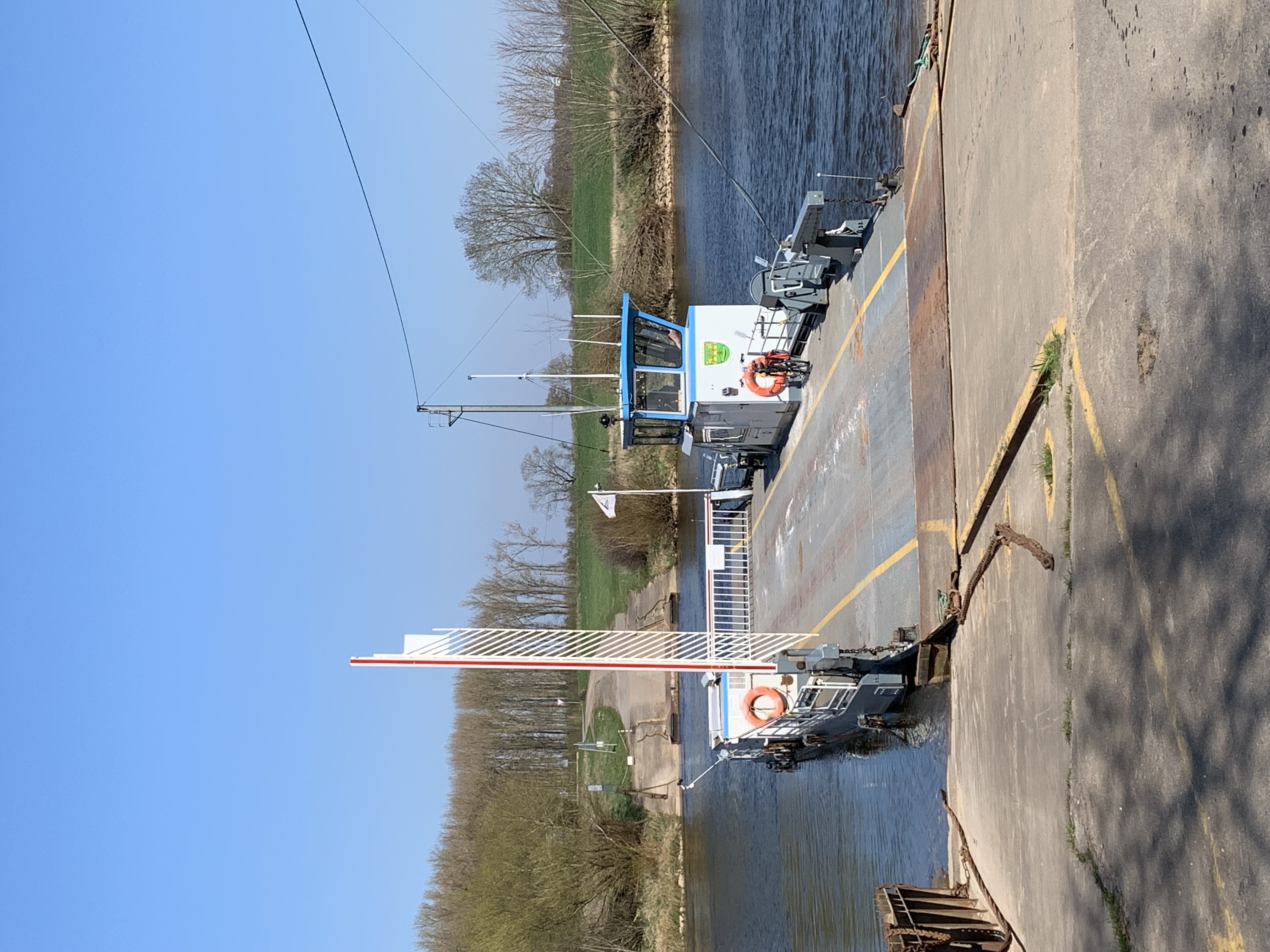 Reisemobilstellplatz: Fähre in Schweringen - Wohnmobilstellplatz Weserblick Hoya