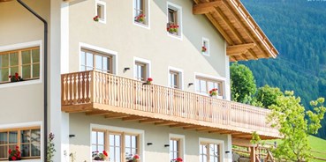 Reisemobilstellplatz - Stromanschluss - Südtirol - Haus mit dem Parkplatz  - Tholer