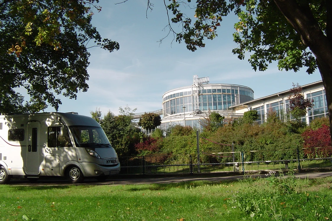 Wohnmobilstellplatz: Beschreibungstext für das Bild - Wohnmobilstellplatz am Freizeitbad Wellenspiel