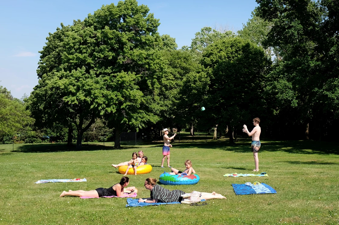 Wohnmobilstellplatz: Wohnmobilstellplatz am Freizeitbad Wellenspiel