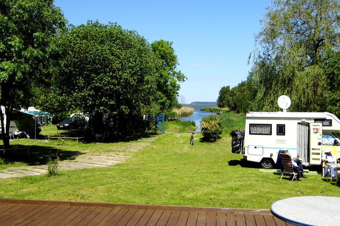 Wohnmobilstellplatz: Blick auf Usedom und Peenestrom/Achterwasser - Naturcamping Lassan