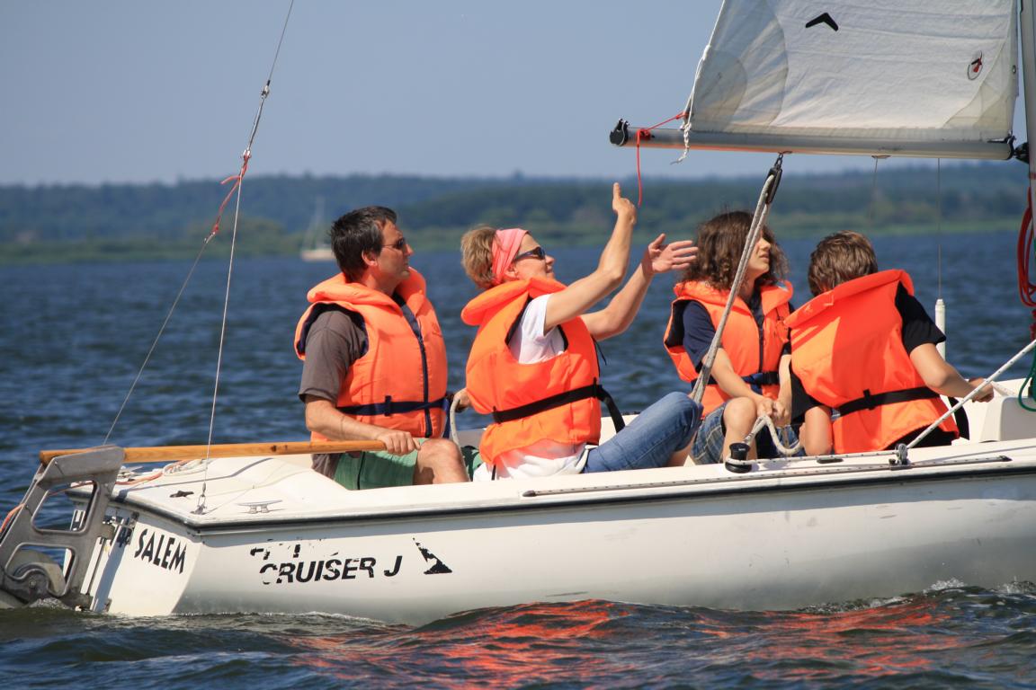 kampeerplaats voor campers - Dargun - Segelkurs auf dem Kummerower See - Naturcampingplatz Salem (am Kummerower See)