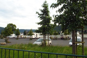 Wohnmobilstellplatz: Am Rheinufer