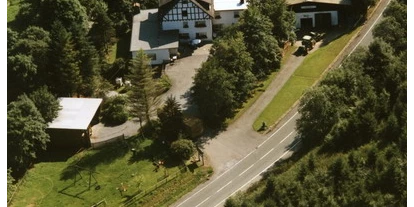 Place de parking pour camping-car - Erndtebrück - http://girkhausen.de/gastgeber-informationen/pension-schmelzhuette - Bauernhof Schmelzhütte