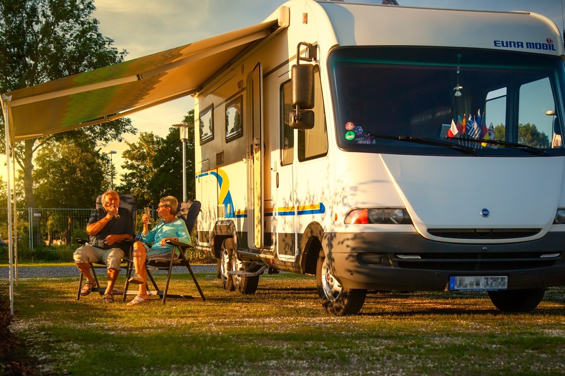 Wohnmobilstellplatz: Wohnmobil-Stellplatz am Donaubad