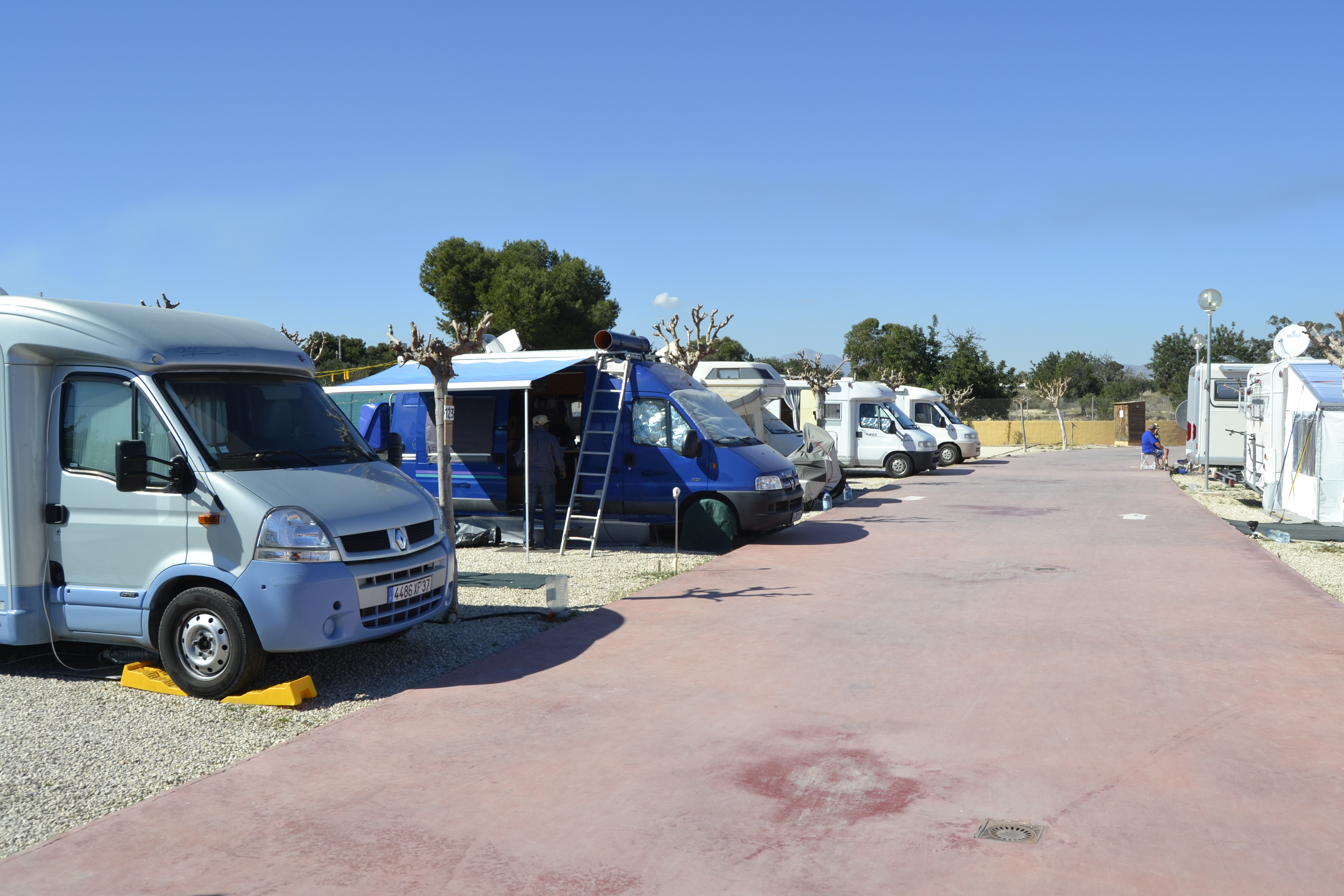 Wohnmobilstellplatz: Camping El Jardin