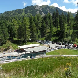 Wohnmobilstellplatz: Direkt oberhalb der ganzjahres Rodelbahn und im Winter somit auch direkt an der Sikpiste gelegen. - Bergheim Schmidt Turracher Höhe