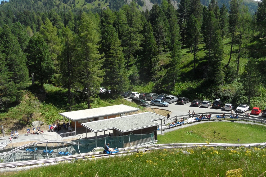 Wohnmobilstellplatz: Direkt oberhalb der ganzjahres Rodelbahn und im Winter somit auch direkt an der Sikpiste gelegen. - Bergheim Schmidt Turracher Höhe