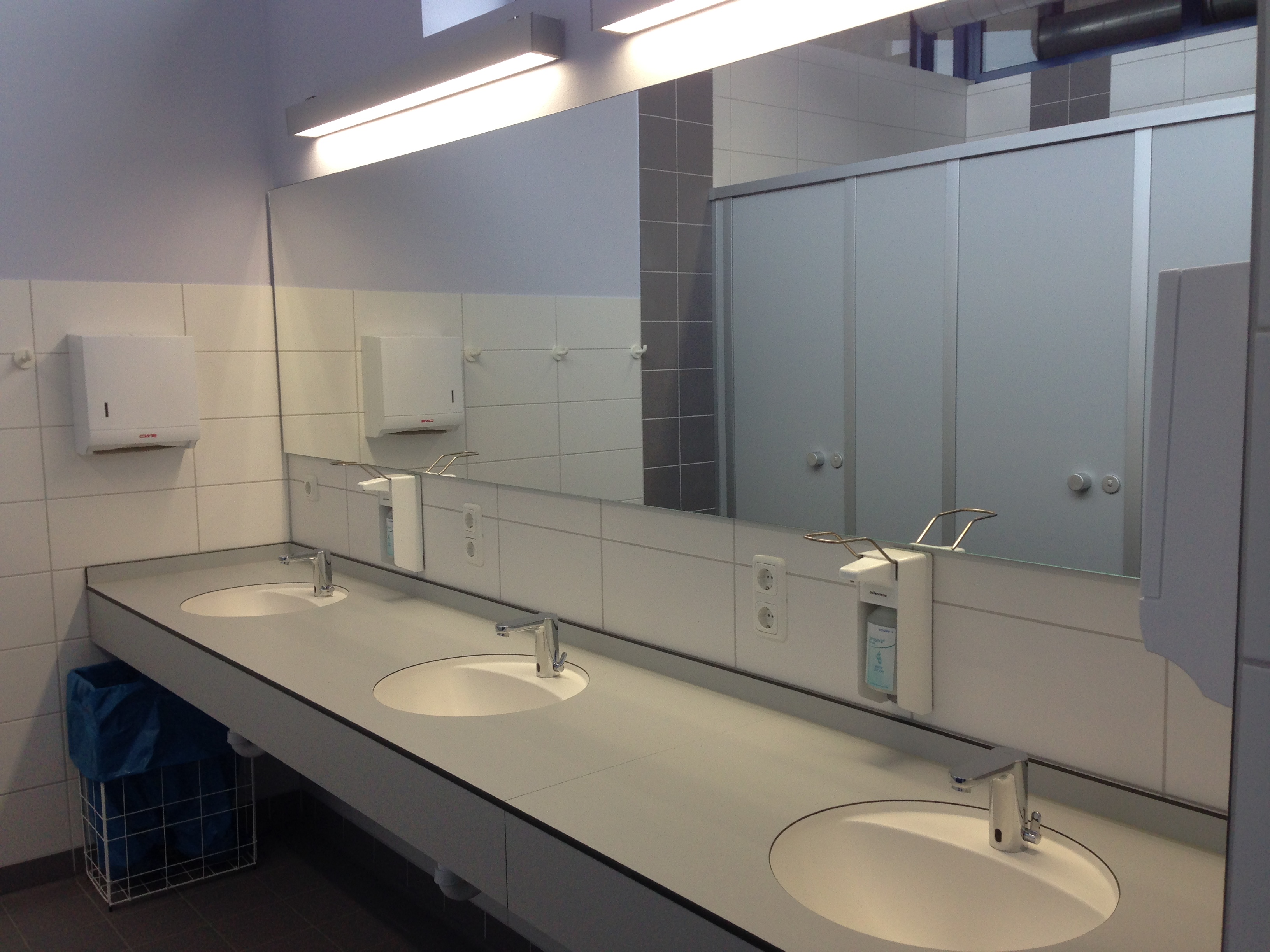 Wohnmobilstellplatz: Und auch der Sanitärbereich ist großzügig und modern gestaltet. - Wohnmobilstellplatz am Noor