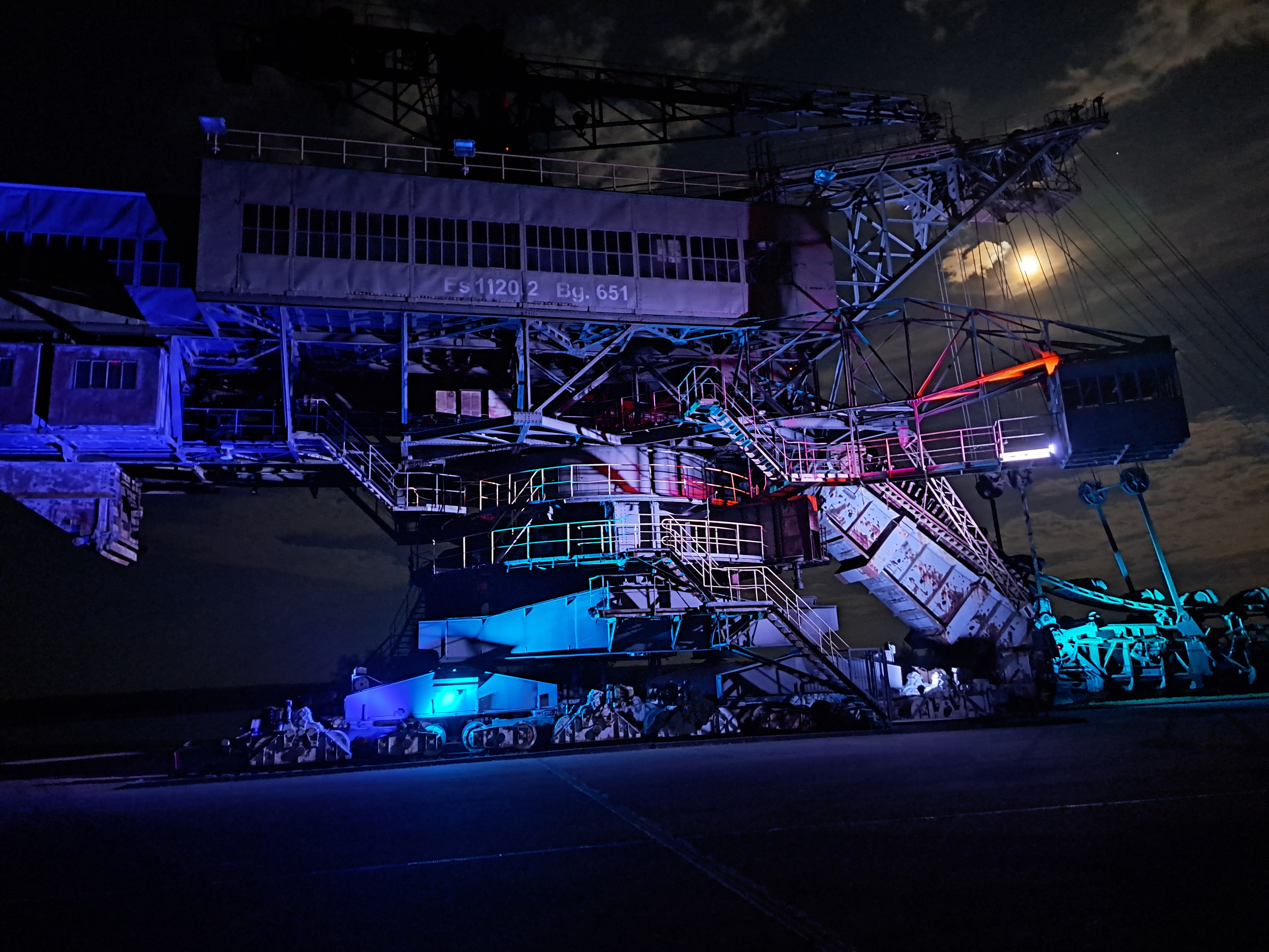 Wohnmobilstellplatz: FERROPOLIS - Camping unter Baggern