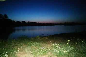 Wohnmobilstellplatz: Strand bei Nacht  - Zerben Kiessee 2 mitten in der Natur