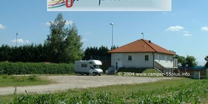 Reisemobilstellplatz - Wohnwagen erlaubt - PLZ 2211 (Österreich) - Stellplatz am Tennisclub