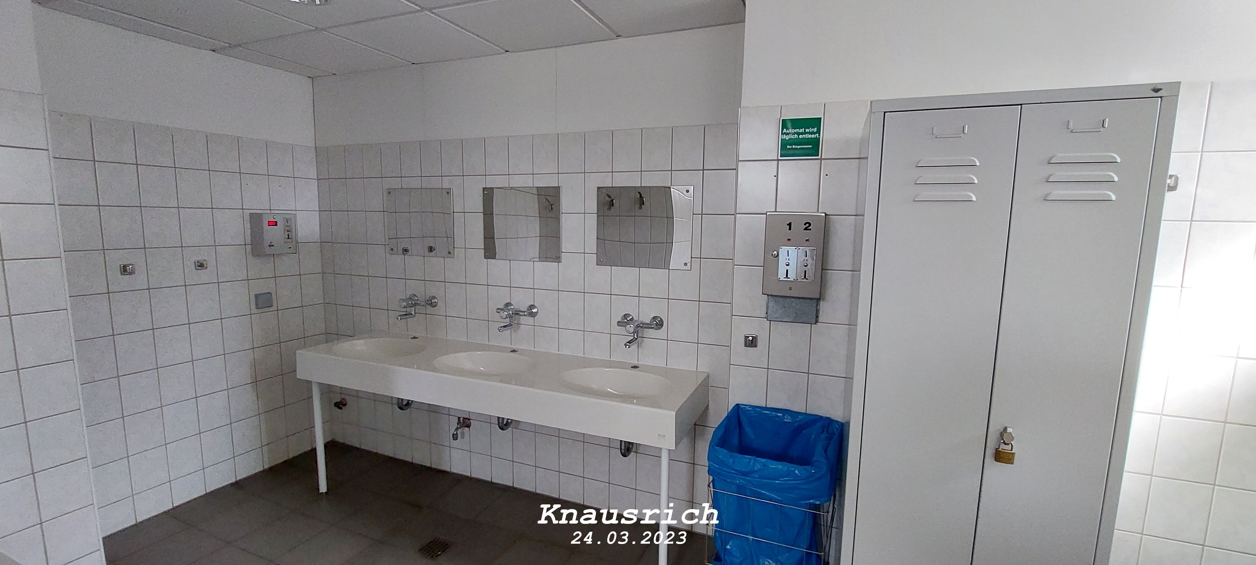 Wohnmobilstellplatz: Parkplatz am Hafen