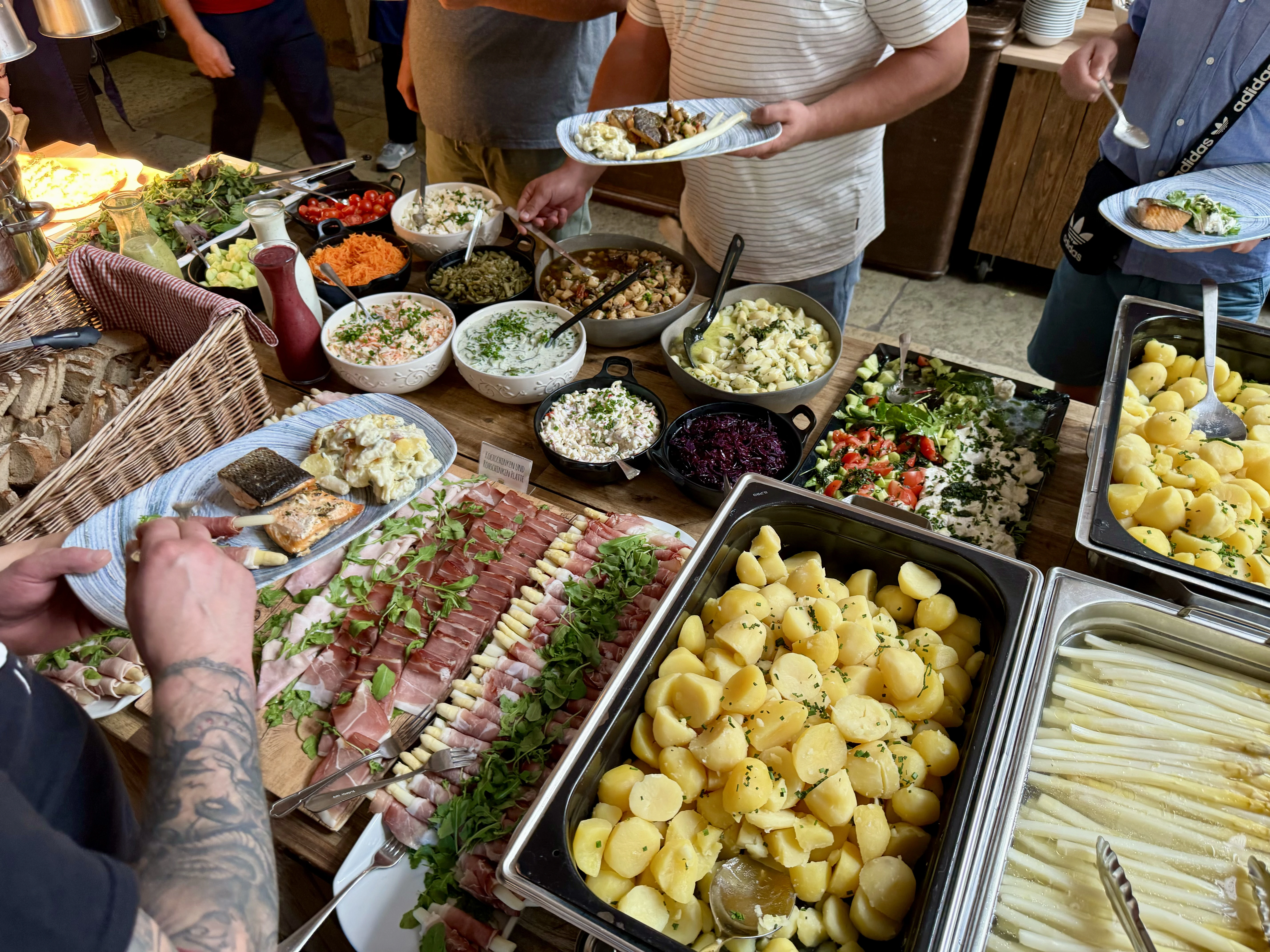 Reisemobilstellplatz: Beelitzer Spargelbuffet von April bis Juni auf dem Spargel- und Erlebnishof Klaistow - Stellplatz am Spargelhof Klaistow