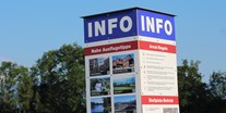 Reisemobilstellplatz - Art des Stellplatz: eigenständiger Stellplatz - Sennwald - Infoturm mit Ausflugstipps usw. - Allmend Rheintal