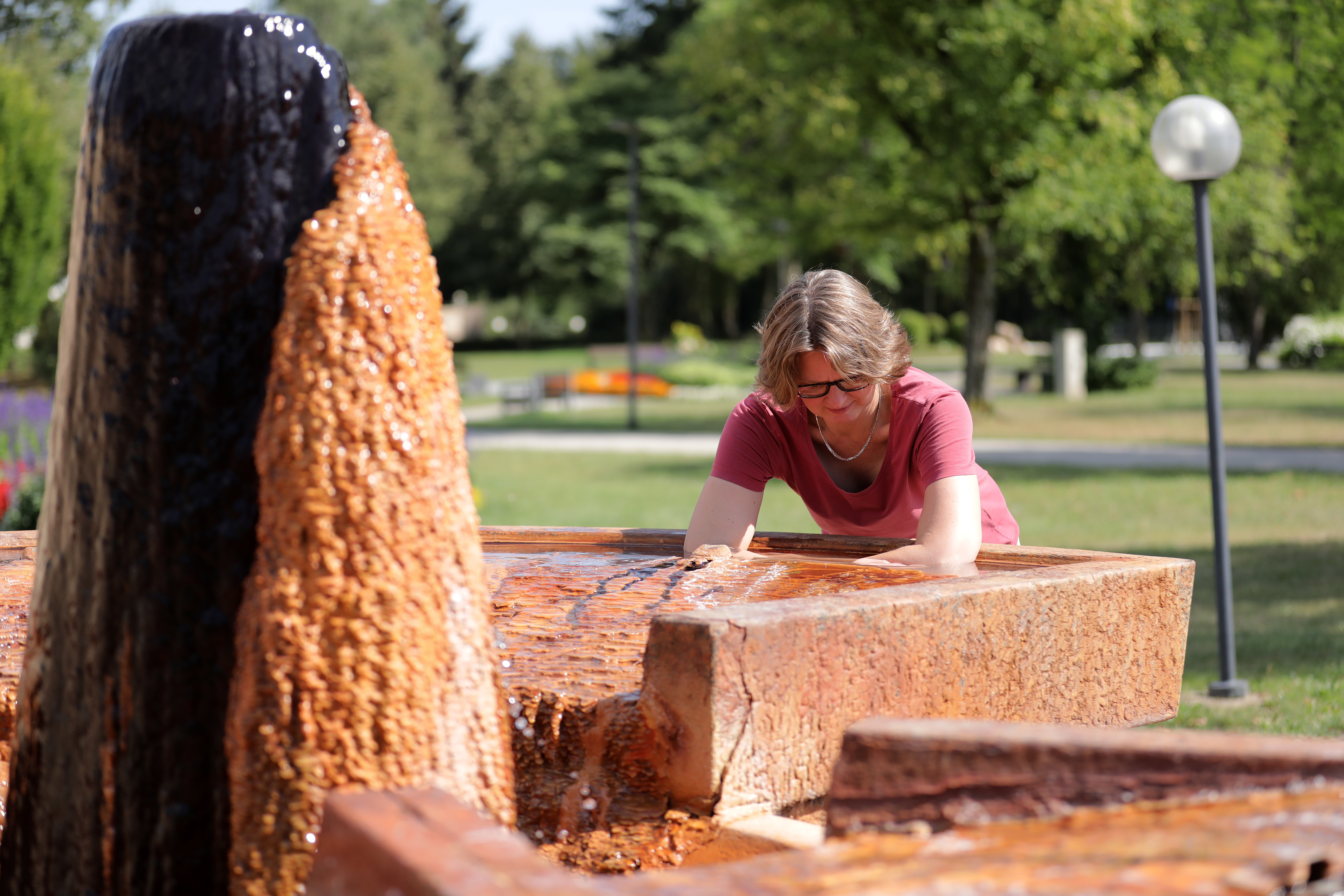 Wohnmobilstellplatz: Die starke Bad Sodener Heilsole ist in der Badelandschaft der Spessart Therme, in bewährten balneologischen Therapien und direkt im Kurpark hautnah erlebbar. - Wohnmobilstellplatz an Kurpark & Spessart Therme