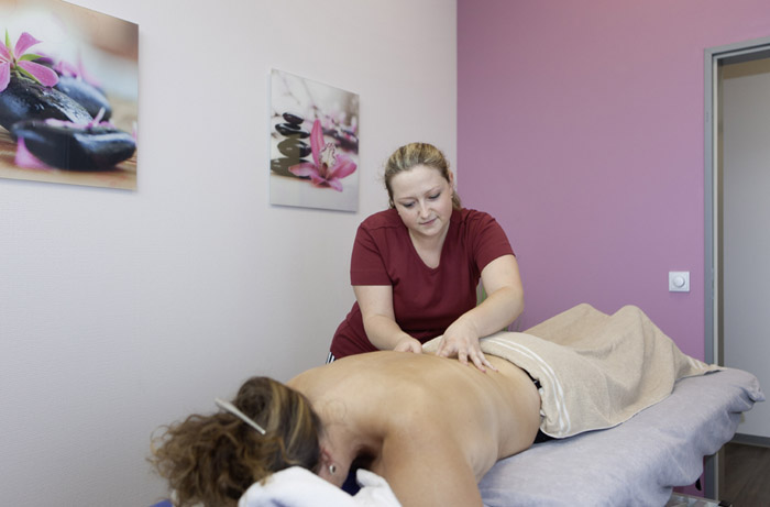 Wohnmobilstellplatz: Der Stellplatz am Kurpark in Bad Soden-Salmünster ist auch ein idealer Standort für eine ambulante Vorsorgeleistung (früher "offene Badekur"). Denn in der nahen Spessart Therme befinden sich Kurärzte, das PhysioVitamed, Therme und vieles mehr für eine erfolgreiche Kur. - Wohnmobilstellplatz an Kurpark & Spessart Therme