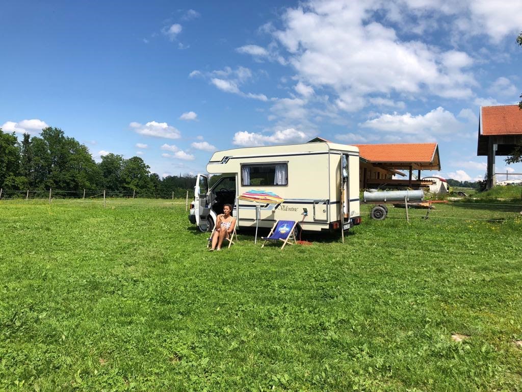 Wohnmobilstellplatz: Camping auf der Wiese. - Naturlandhof Daxlberg